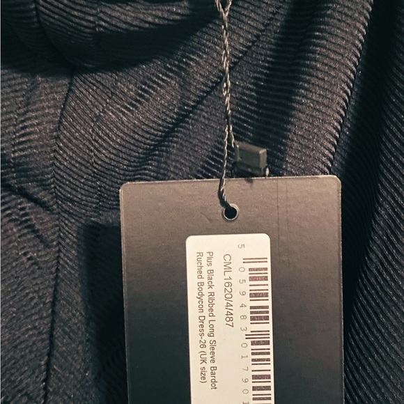 Pretty Little Thing Plus Black Textured One Shoulder Bodycon Dress - Picture 4 of 4